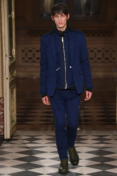 Look 3